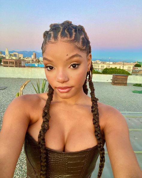 Black Women Celebrities, Pretty Hurts, Chloe Bailey, Chloe X Halle, Kiss Beauty, Halle Bailey, Girls Braids, Braided Hairstyles Updo, Locs Hairstyles