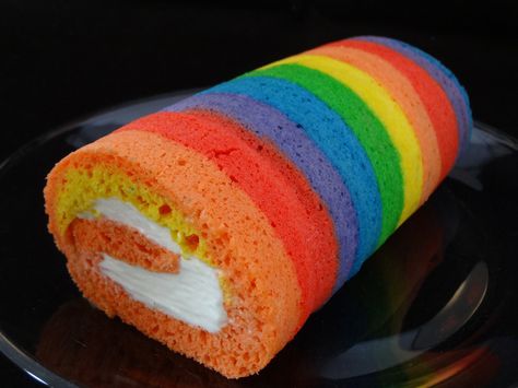 Rainbow cakes seem to be the thing to be having a go at some I love this idea for that look in the form of a rainbow cake roll Rainbow Roll, Rainbow Treats, Cake Roll Recipes, Rainbow Birthday Cake, Torte Cupcake, Cookie Tutorials, Rainbow Food, Rainbow Wedding, Whipped Cream Cheese