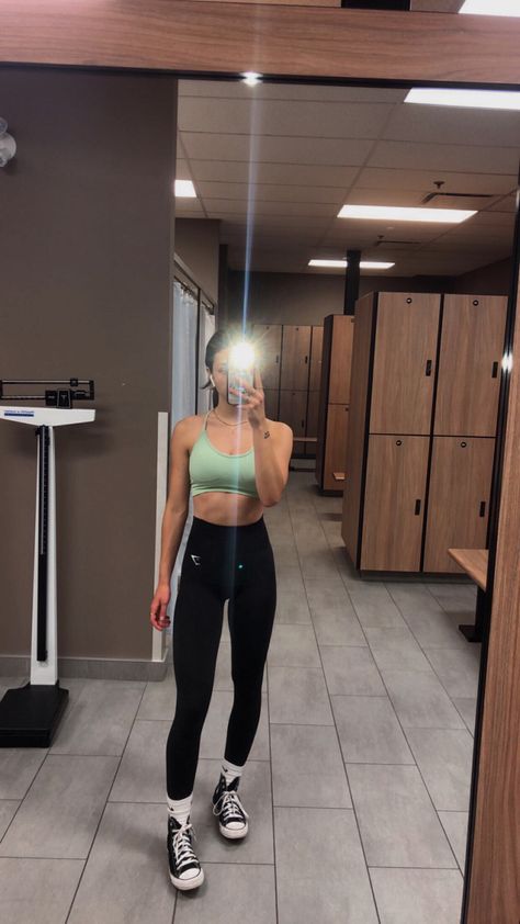 Gym Fit With Converse, Gym Fits With Converse, Gym Fits Converse, Gym Outfits With Converse, Black Converse Gym Outfit, Workout Outfits With Converse, Gym Converse, Gym Outfit Girl, Fits With Converse