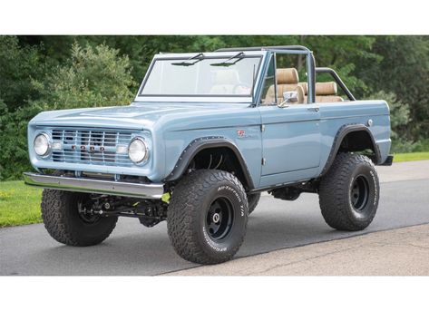 A 400+hp Coyote V8 Equipped First Generation Ford Bronco Truk Ford, New Ford Mustang, Ford Bronco For Sale, Chevy Diesel Trucks, Classic Bronco, Ranger Truck, Ford Ranger Truck, Classic Ford Broncos, Chevy Truck