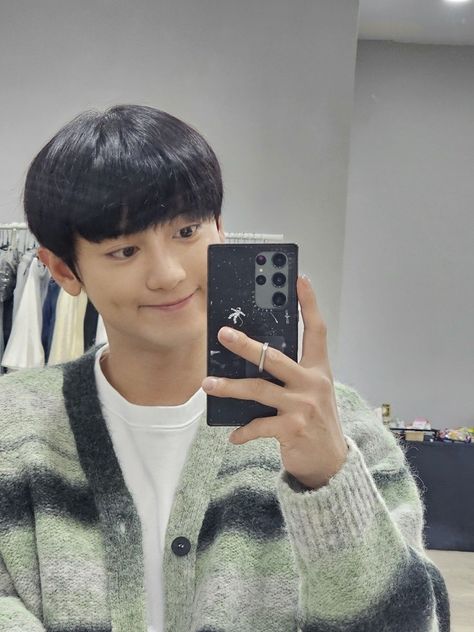 Foto Chanyeol Exo, Chanyeol Smile, Chanyeol Cute, Park Chanyeol Exo, Chanyeol And Do, Rap Lines, Exo Chanyeol, Exo Members, Mon Cheri