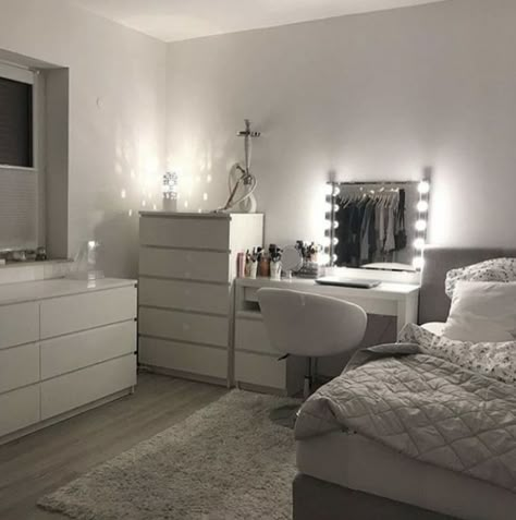 Grey Bedroom Decor, White Room Decor, Decor Ideas Bedroom, Luxury Room Bedroom, Classy Bedroom, Room Redesign, Vanity Room, Grey Room, Redecorate Bedroom