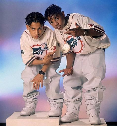 Kris Kross 90s, Men 90s Outfit, 90s Rnb Fashion, Brent Faiyaz Album Cover Wallpaper, 90's Hiphop, Dancer Pants, 90s Skater Fashion, Hiphop 90s, Black American Culture