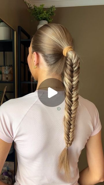 Bailey Reagan on Instagram: "a fishtail braid is one of my go to workout hairstyles !!! although they take a lot longer to braid, they keep my hair in place all day long ☀️🌊 - - - #hairtutorial #hairideas #summerhair #beachhair #summerhairstyles" How To Do A Fishtail Braid, Fishtail Braid How To, Workout Hairstyles, Fishtail Braid, Fish Tail Braid, Beach Hair, My Hair, Summer Hairstyles, Hair Tutorial