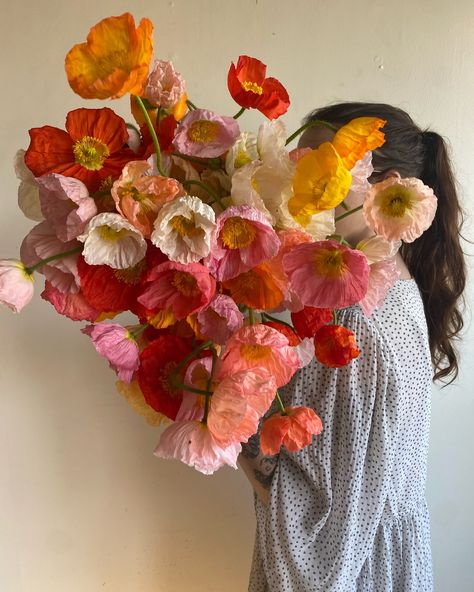 A forever favourite, poppies 💓✨🌸 Types Of Poppies, Poppies Aesthetic, Poppy Wedding Bouquet, Red Poppy Wedding, Poppy Flower Bouquet, Wedding Poppy, Poppies Wedding, Poppies Flower, Poppy Wedding