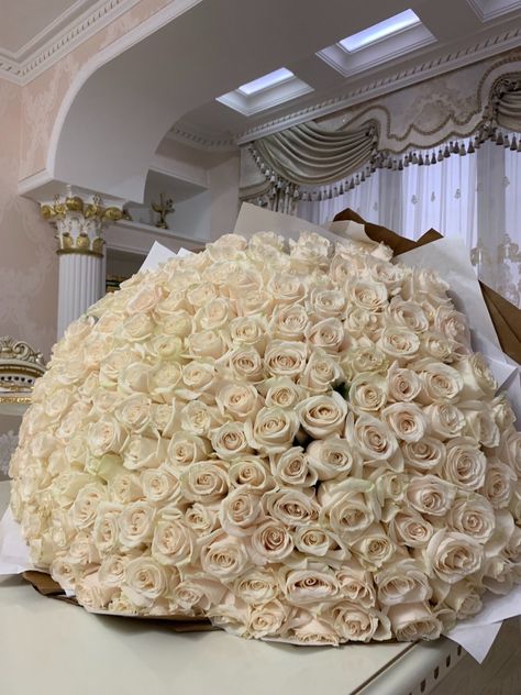 100 Roses, Luxury Birthday Gifts, Luxury Bouquet, Money Flowers, Boquette Flowers, Nothing But Flowers, Flower Therapy, Beautiful Bouquet Of Flowers, Luxury Flowers