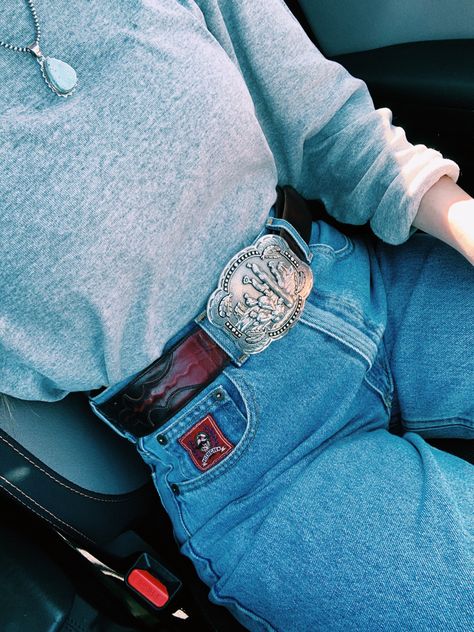 Punchy Dressy Outfits, Belt Buckle Outfits, Simple Western Style, Country Woman Outfits, Cute Fall Western Outfits, Belt Buckles Cowgirl, Womens Western Wear, Southern Fits, Country Girl Clothes