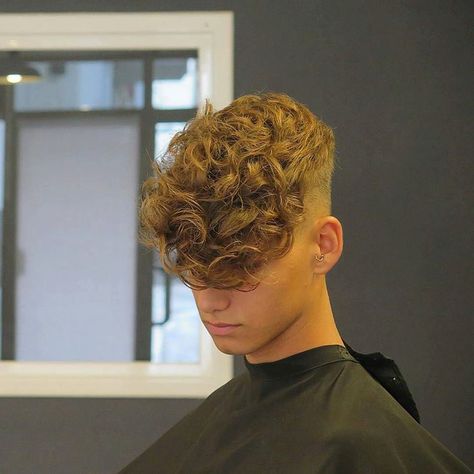 Mens Perm Fade, Fade Haircut Curly Hair, Short Permed Hair, Curly Hair Fade, Mens Haircuts Short Hair, Hipster Hairstyles, Men Haircut Curly Hair, Quiff Hairstyles, Undercut Pompadour