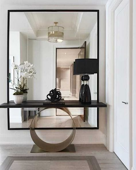 Entryway Ideas Modern, Entrance Table Decor, Interior Design Hallway, Entrance Interior Design, Staircase Designs, Console Table Entryway, Modern Entry, Console Table Design, Console Table Decorating