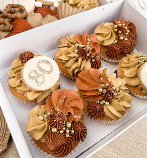 Thanksgiving Cupcake Ideas Decoration, Fall Buttercream Cupcakes, Autumnal Cupcakes, Autumn Cupcakes Decoration, Fall Cupcake Designs, Fall Themed Cupcakes, Thanksgiving Cupcakes Decoration, Fall Cupcakes Decoration, Thanksgiving Cakes Decorating