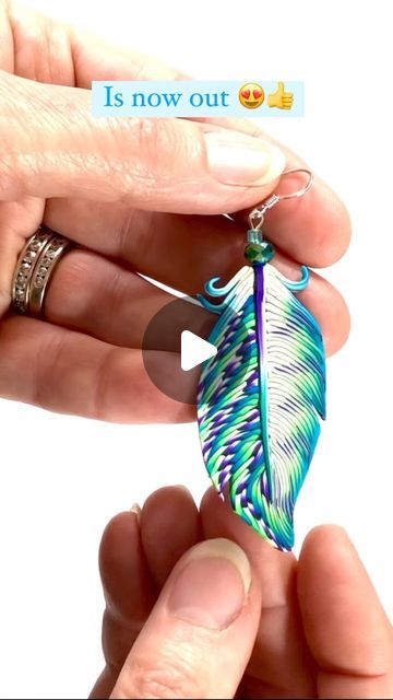 Polymer Clay Feathers Tutorial, Feather Polymer Clay, Polymer Clay Feather Earrings, Polymer Earrings Tutorial, Free Polymer Clay Tutorials, Polymer Clay Tutorial Step By Step, Clay Canes Tutorial, Clay Earrings Diy Tutorials, Polymer Clay Earring Ideas