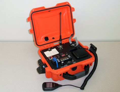 Go-Box Amateur Radio Station | This Biophone-inspired* ham r… | Flickr Ham Radio Go Box Projects, Ham Radio Kits, Mobile Ham Radio, Portable Ham Radio, Box Radio, Ham Radio Equipment, Emergency Radio, Go Kit, Ham Radio Antenna