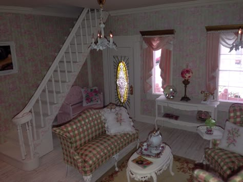 Shabby chic dollhouse Shabby Chic Dollhouse, Pink Curtains, Dreamy Room, Grandmas House, Dream Room Inspiration, House Room, Cozy Room, Dream Rooms, Pretty House