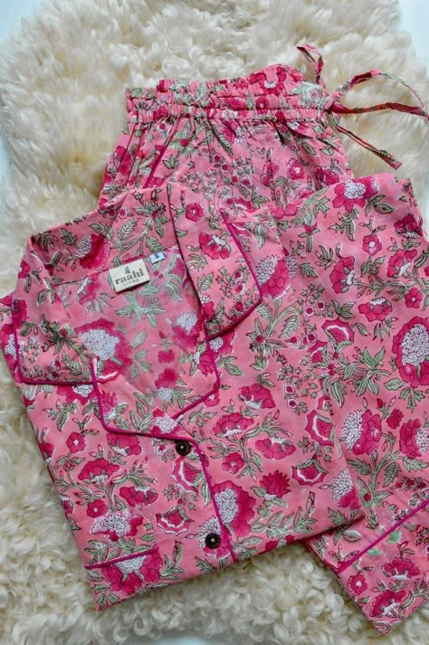 Floral Pjs, Pajamas All Day, Cute Pjs, Bachelorette Gift, Quoi Porter, Skandinavian Fashion, Cute Pajama Sets, Pink Pajamas, Cotton Pajamas