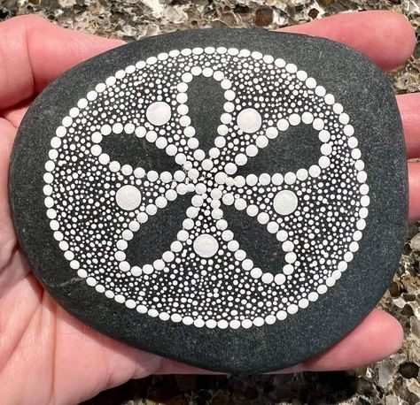 Sand Dollar Mandala, Beach Dot Art, Sand Dollar, Dot Art Painting, Zen Doodle, Sea Glass Art, Seashell Crafts, Dot Painting, Dots Art