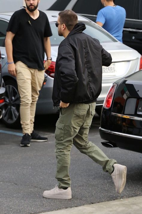 Outfit With Air Force, Outfit With Air Force 1, Outfits With Air Force Ones Baddie, Outfits With Air Forces, Scott Disick Style, Air Force 1 Outfit Men, Af1 Outfit, Forces Outfit, Cargo Pants Outfit Men