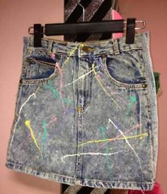 Paint splattered clothing was a big trend in the late 80's. I made a bunch of splattered clothes myself. They were WAY cool!! Skirt Classy, Skirt Indian, Skirt Petite, 80s Girl, Outfit Essentials, New Retro Wave, Fashion 80s, 80s Nostalgia, Hacks Clothes