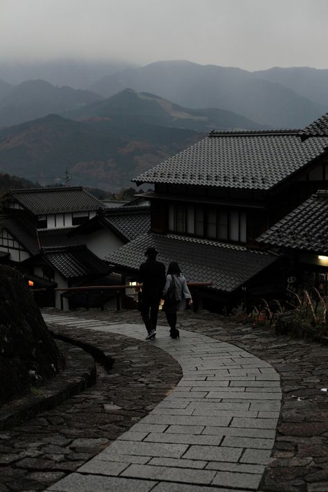 Couple Japan, Aesthetic Feed, Art Couple, Dark Paradise, Japan Aesthetic, Aesthetic Japan, Japanese Aesthetic, Brown Aesthetic, Night Aesthetic