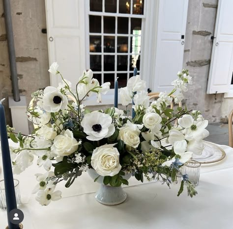 Anemone Centerpiece, Round Centerpieces, Dreamy Wedding Decor, Civil Wedding Ideas, Eaton Hall, Gatsby Vibes, White Black Wedding, Black Wedding Flowers, White And Black Wedding