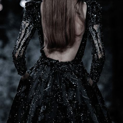 !this is not my picture! i only edited it. aesthetic, stars, acotar, dresses, dark, sjm, feysand, rhysand, feyre, acomaf, acowar, acofas, acosf Feyre Acomaf, Aesthetic Stars, It Aesthetic, Feyre Archeron, Royal Core, Dark Fairytale, Queen Aesthetic, Royalty Aesthetic, A Court Of Wings And Ruin