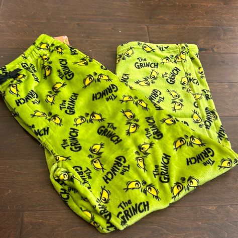 Dr Seuss The Grinch Mens Pajama Pants Nwt Plush Halloween Green Grinch Clothing, Lilly Drawing, Pajama Pants Men, Fuzzy Pj Pants, Pijama Pants, Wishlist Clothes, Scene Clothes, Cute Christmas Pajamas, Grinch Stuff