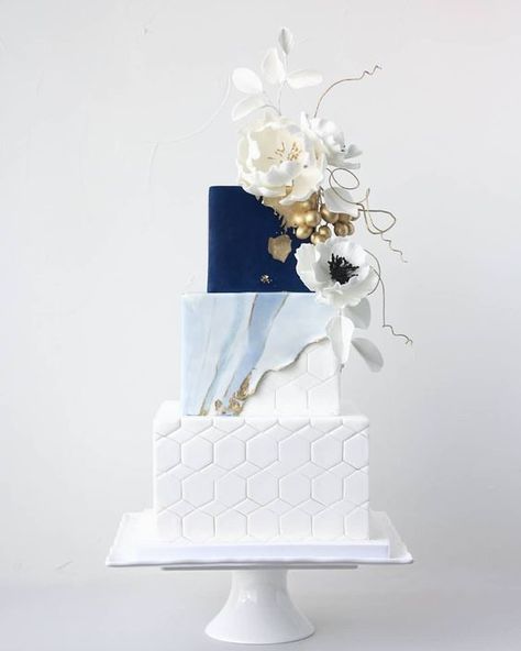 Inspirational Wedding Cake Ideas - Poptop Event Planning Guide Elegant Chic Wedding, Cakes Elegant, Blue Wedding Cake, Cake With Flowers, Square Wedding Cakes, Wedding Cake Pictures, Cake Photos, Wedding Cake Photos, Romantic Wedding Cake