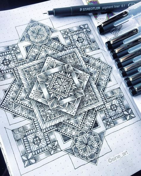 Mandala Drawing Ideas, Drawing Ideas Simple, Sacred Geometry Art Mandalas, Zantangle Art, Square Drawing, Drawing Mandala, Mandala Drawings, Easy Mandala, Graph Paper Designs