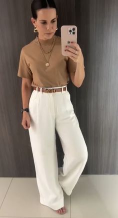 Social Work Outfits, Diana Silva, Pink Pants Outfit, Long Pants Outfit, Colour Combinations Fashion, Color Blocking Outfits, Winter Fashion Outfits Casual, Casual Outfit Inspiration, Stylish Work Attire