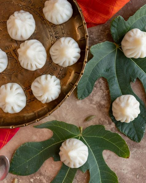 Ukdiche Modak, Clarified Butter, Naan, Ghee, Dumplings, Nuts, Dessert Recipes, Stuffed Mushrooms, Coconut