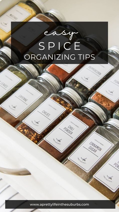 Organize your kitchen spices using this Simple Spice Organization system! Create a drawer space to hold all your spice jars so they're easy to access and easy to use. Great tips and ideas! Spices Jar, Organize Spices, Spice Organization Drawer, Storing Spices, Square Jars, Spice Jar Set, Organize Your Kitchen, Spice Drawer, Glass Spice Jars