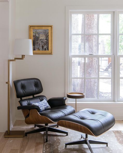 Curate your space with timeless pieces: a luxurious leather chair by Herman Miller, paired with a chic table from Butler Specialty and illuminated with a modern touch, using the Regina Andrew floor lamp. Elevate every corner of your home with sophistication and style. . . . #interiordesigner #fortworthinteriordesign #dallasinteriordesign #moderninteriors #lovewhereyoulive Eames Chair Living Room, Living Room Scandinavian Style, Dallas Interior Design, Midcentury House, Mid Century Modern Lounge Chairs, Eames Office, Lounge Style, Chic Table, Timeless Furniture