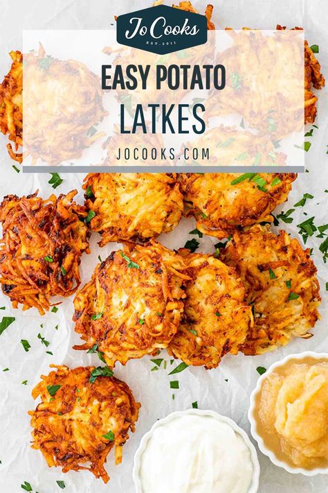 Latkes Recipe Easy, Potato Latke Recipe, Kosher Cooking, Potato Latkes, Potato Fritters, Hanukkah Food, Potato Pancakes, Potato Cakes, Potato Side Dishes