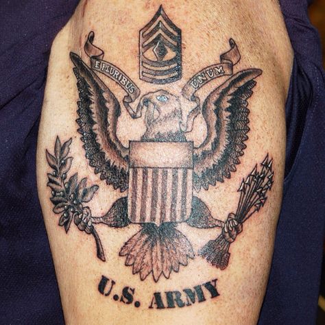 U.S. Army Crest  #Tattoo by Joshua Doyon (IG: @InkedUpGing) Us Army Tattoos, Spouse Tattoos, Navy Tattoos, Small Wave Tattoo, Tato Tradisional, Flag Tattoos, Soldier Tattoo, Patriotic Tattoos, Army Tattoos