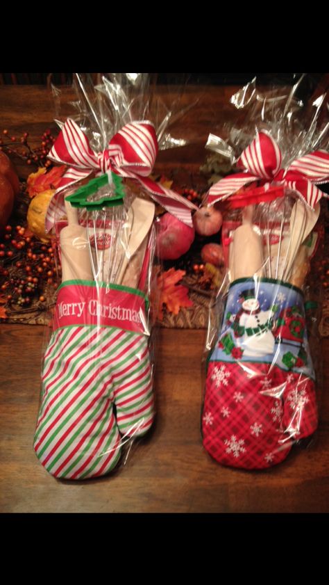 Neighbor Christmas Gifts, Crafty Gifts, Neighbor Gifts, Homemade Christmas Gifts, Oven Mitts, Homemade Christmas, Diy Christmas Gifts, Homemade Gifts, Xmas Gifts