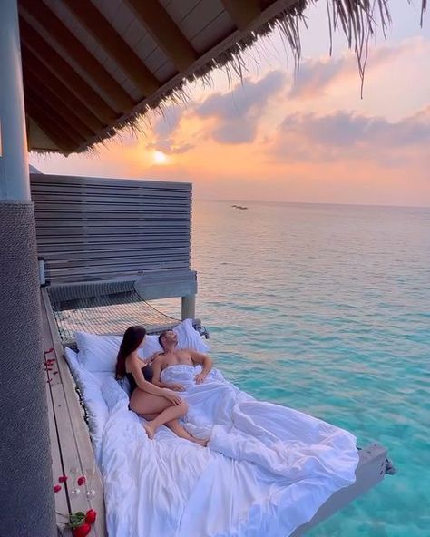 Honeymoon Locations, Romantic Honeymoon Destinations, Dream Honeymoon, Maldives Island, Beautiful Hotels, Honeymoon Destinations, Romantic Getaways, Vacation Spots, Dream Vacations