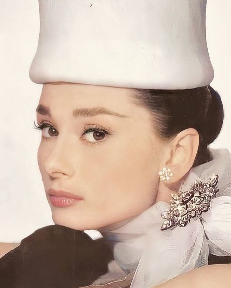 Aubrey Hepburn, Audrey Hepburn Photos, Fashion 90s, Iconic Women, Audrey Hepburn, Gossip Girl, Girly Girl, Old Hollywood, Girly Things