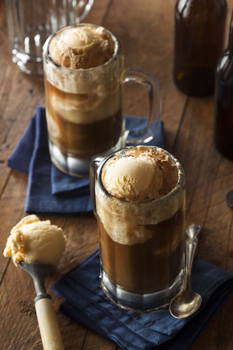 Caramel Coffee Ice Cream Float Recipe. Get it here http://www.madescolabs.com/caramel-coffee-ice-cream-float/ Ice Cream With Coffee, Coffee Float, Ice Cream Float Recipes, Latte Candle, Ice Cream Float, Car Hop, Float Recipes, Ice Cream Floats, Coffee Ice