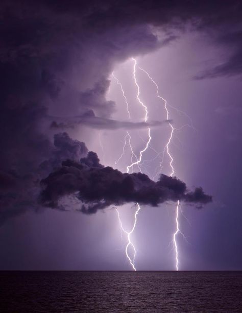 Lightning Purple, Lightning Sky, Solar And Lunar Eclipse, Lightning Photography, Earth Photography, Sky Watch, Live Screen Wallpaper, Love Background Images, Thunder And Lightning