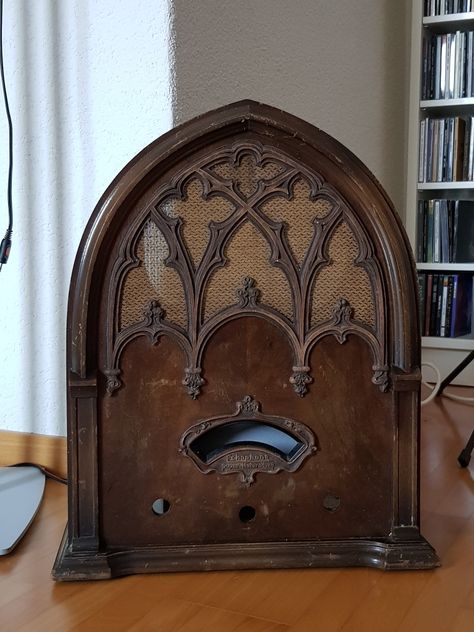 Echophone cathedral radio. The now empty casing is hiding a Bluetooth speaker. Radio Aesthetic, Spider House, Gothic Revival House, Goth Cottage, Beige Color Palette, Music Machine, Retro Radio, Antique Radio, Dark Cottagecore