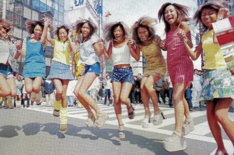 Gyaru Photoshoot, Old School Gyaru, School Gyaru, Gyaru Fashion, Photoshoot Inspo, Beauty Standards, Japanese Street Fashion, Pose Reference Photo, Japanese Fashion