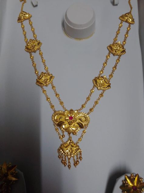 Bengali Gold Necklace Designs, Bengali Jewellery Traditional, Bengali Bridal Jewellery Gold, Bengali Gold Jewellery, Gold Long Haram Designs, Muslim Jewellery, Bengali Jewellery, Bridal Necklace Designs, New Gold Jewellery Designs