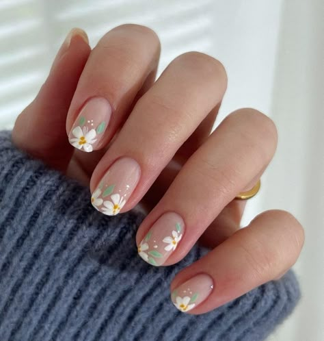 Squoval Nails, Floral Nail Designs, Modern Nails, Daisy Nails, Floral Nail Art, Cute Gel Nails, Round Nails, Short Nail Designs, Bridal Nails