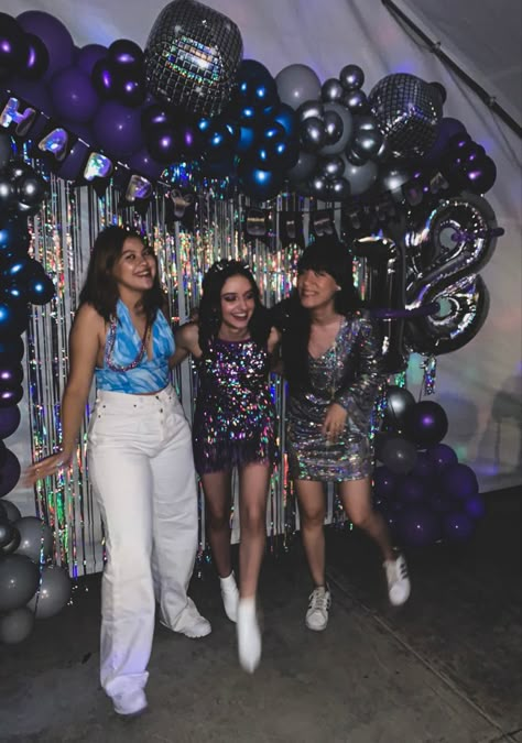 Fiestas Aesthetic, Disco Bday Party, Disco 70s Party, Fiesta Aesthetic, 17. Geburtstag, 70s Party Theme, 70s Theme Party, Euphoria Party, 18th Birthday Party Themes