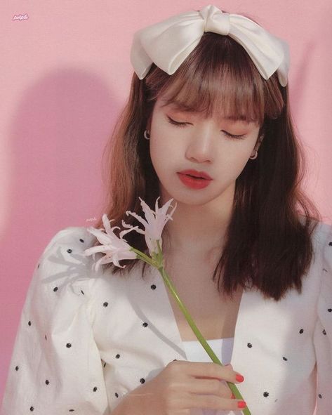 Lisa Manoban, Lisa Angel, Flower Photoshoot, Lisa Bp, Lisa Blackpink Wallpaper, Blackpink Funny, Lisa Rosé, Jairzinho, Lalisa Manobal