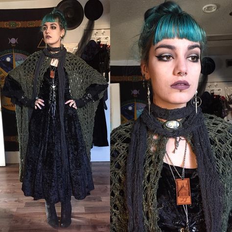 It’s winter, so I’ve been reading fairy and folk tales again ❄️Babushka vibes today; Dress was something modified and gifted from my sweet… Witchcore Fashion, Woodland Goth, Deathrock Fashion, Cottage Goth, Boho Witch, Strega Fashion, Casual Goth, Witch Fashion, Witchy Fashion