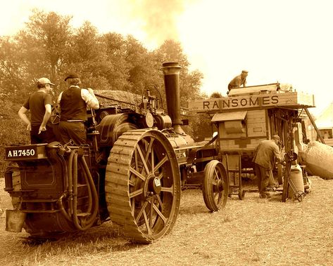 Steam | Burrell Traction Engine being used to operate a Ransome Thrashing Machine. Steam Tractor, Traction Engine, Men Are Men, Old Farm Equipment, Vintage Tractors, Steam Engines, Steam Engine, Old Farm, Farm Tractor