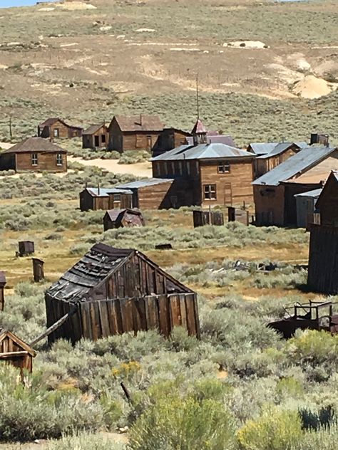 Ghost Town Drawing, Mining Town Aesthetic, Abandoned Towns, Old Places, Trees Drawing, Town Drawing, Old Western Towns, Farm Town, Derelict Places