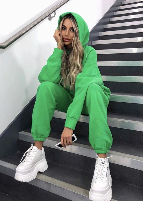 Sweat Suits Outfits, Sweats Outfit, Early Fall Outfits, Aesthetic Colors, Cute Fall Outfits, Photoshoot Outfits, Sporty Outfits, Outfit Inspo Fall, Wearing Clothes