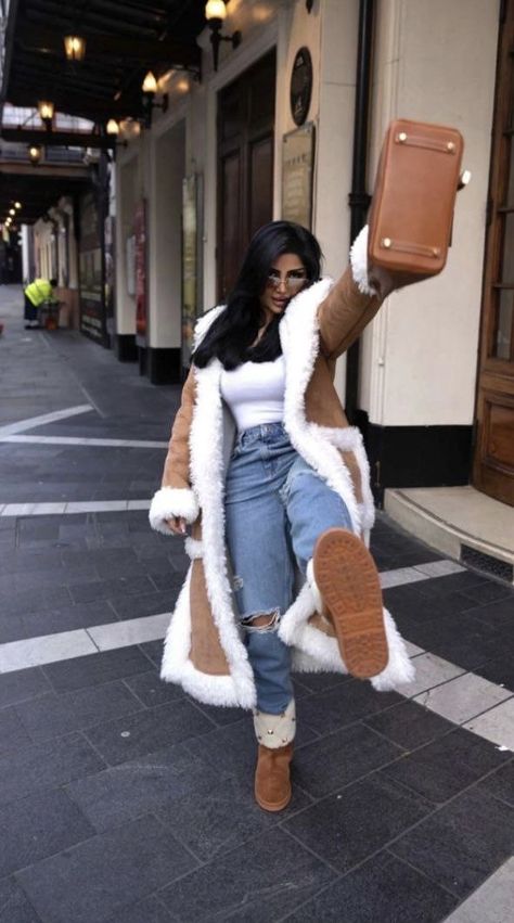 Baddie Outfits Winter, Ugg Tazz Slippers, Uggs Outfit Ideas, Tasman Uggs, Outfit Ideas Cozy, Tazz Slippers, Classy Vibes, Uggs Outfits, Ugg Tazz