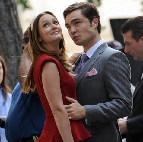 Blair et Chuck Blair Y Chuck, Sandy And Danny, Chuck Y Blair, Blair And Chuck, Stile Blair Waldorf, Rachel Friends, Gossip Girl Blair, Ross And Rachel, Chuck Blair